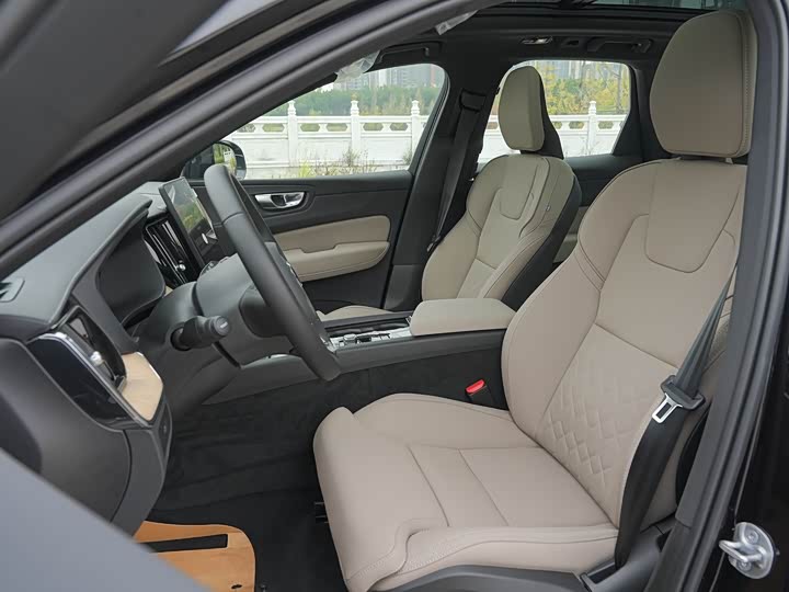 Volvo XC60 2026 2026款 B5 四驱智远豪华版