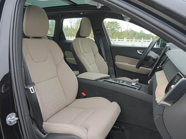 Volvo XC60 2026 2026款 B5 四驱智远豪华版