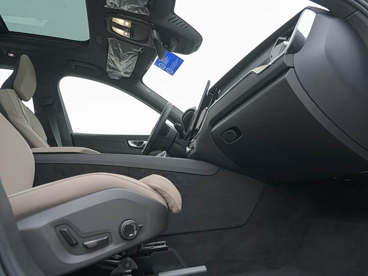 Volvo XC60 2026 2026款 B5 四驱智远豪华版