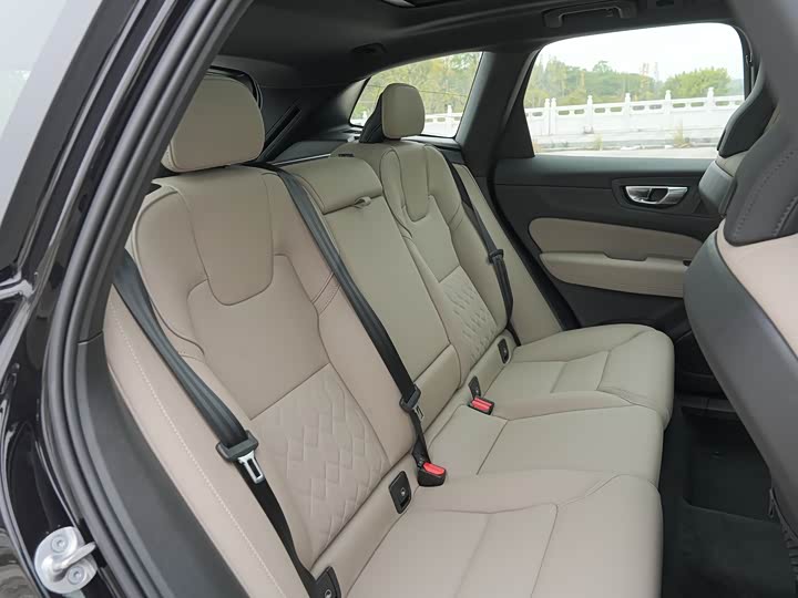 Volvo XC60 2026 2026款 B5 四驱智远豪华版