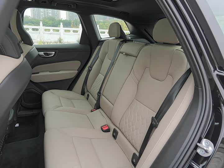 Volvo XC60 2026 2026款 B5 四驱智远豪华版