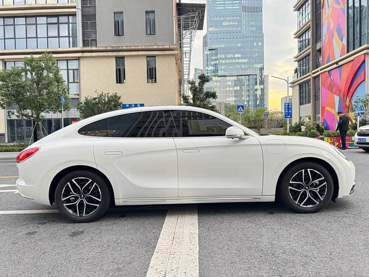 Ora Lightning Cat (07) 2024 2024款 暗夜版 555km 尊贵版