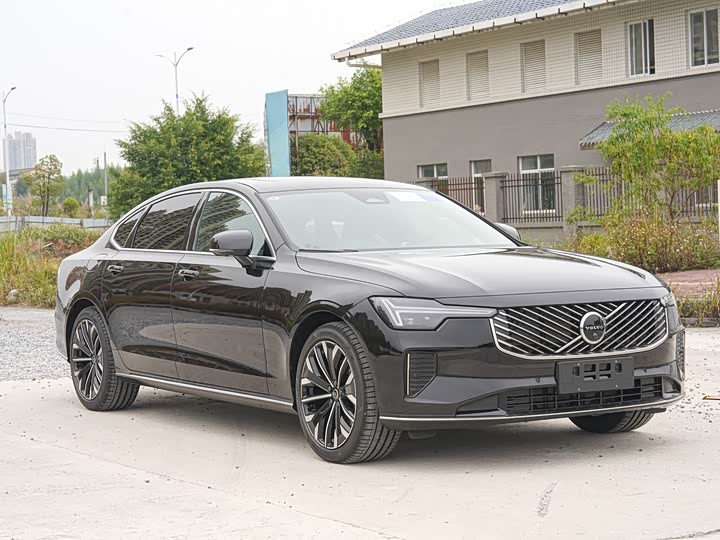 2026 Volvo S90
