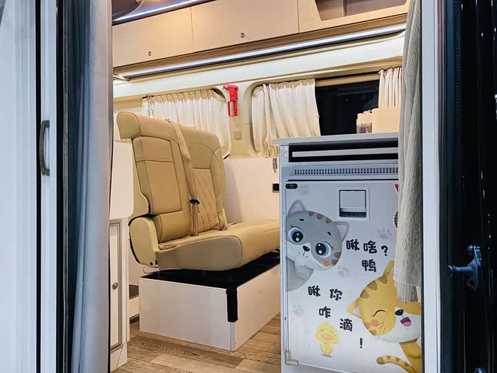 Ford Transit 2021 2021款 2.0T汽油自动高级营运商旅型中轴中顶7座国VI