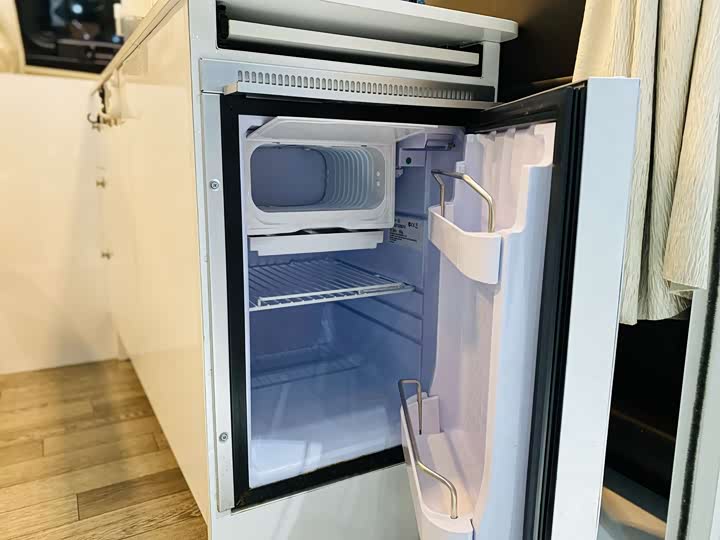 Ford Transit 2021 2021款 2.0T汽油自动高级营运商旅型中轴中顶7座国VI