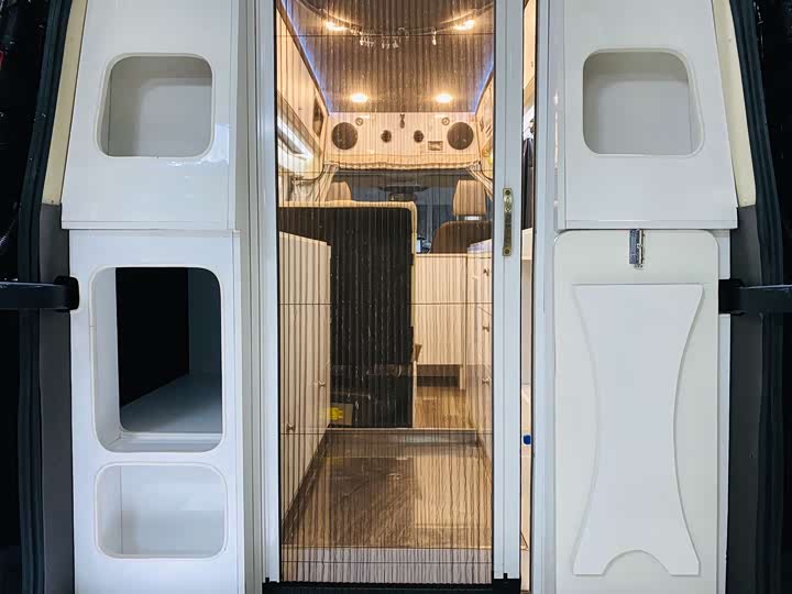 Ford Transit 2021 2021款 2.0T汽油自动高级营运商旅型中轴中顶7座国VI