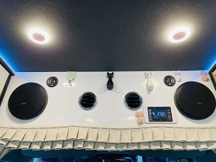 Ford Transit 2021 2021款 2.0T汽油自动高级营运商旅型中轴中顶7座国VI