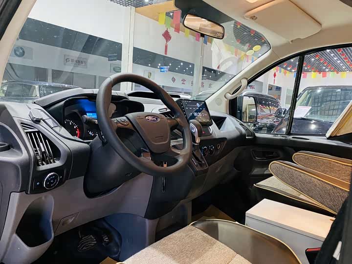 Ford Transit 2021 2021款 2.0T汽油自动高级营运商旅型中轴中顶7座国VI