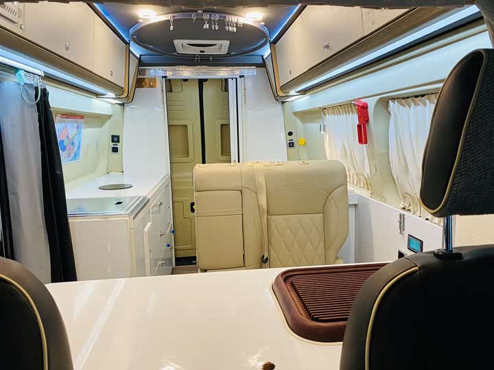 Ford Transit 2021 2021款 2.0T汽油自动高级营运商旅型中轴中顶7座国VI