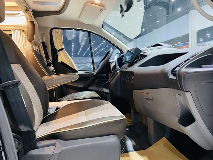 Ford Transit 2021 2021款 2.0T汽油自动高级营运商旅型中轴中顶7座国VI