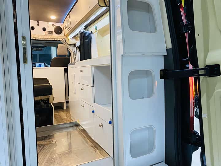 Ford Transit 2021 2021款 2.0T汽油自动高级营运商旅型中轴中顶7座国VI