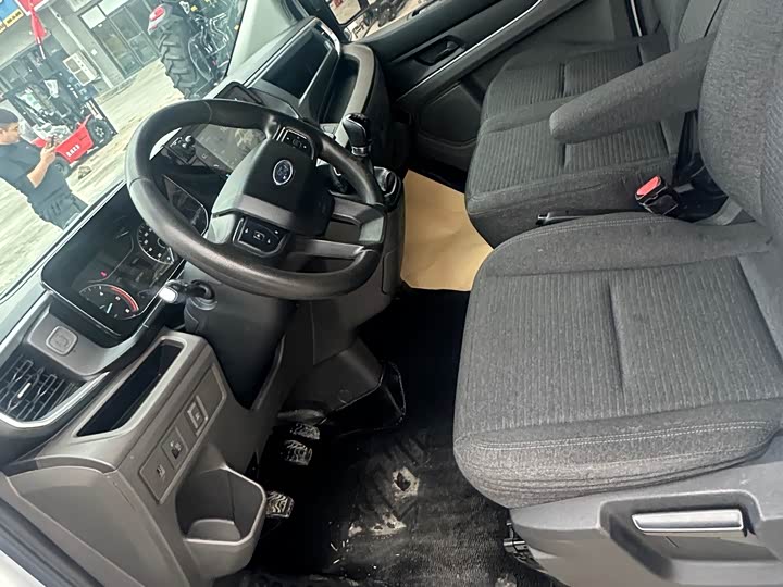 Ford Transit 2023 2023款 2.0T柴油手动多功能商用车短轴中顶5/6座