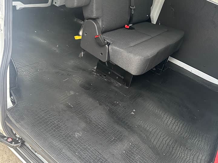 Ford Transit 2023 2023款 2.0T柴油手动多功能商用车短轴中顶5/6座