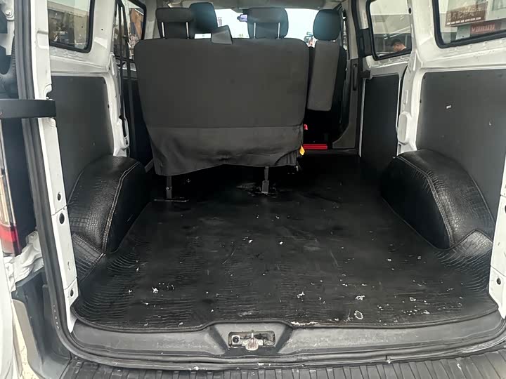 Ford Transit 2023 2023款 2.0T柴油手动多功能商用车短轴中顶5/6座