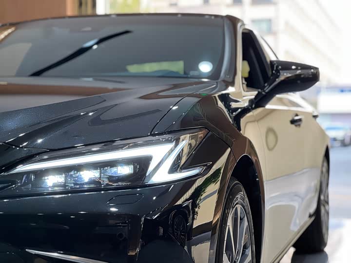 Lexus ES 2025 2025款 300h 臻享版