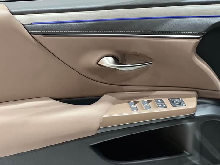 Lexus ES 2025 2025款 300h 臻享版