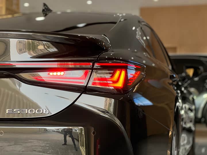 Lexus ES 2025 2025款 300h 臻享版