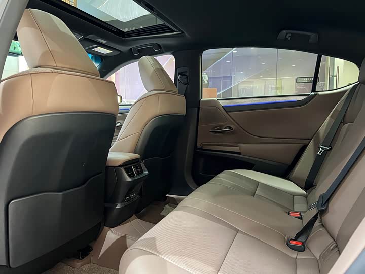 Lexus ES 2025 2025款 300h 臻享版