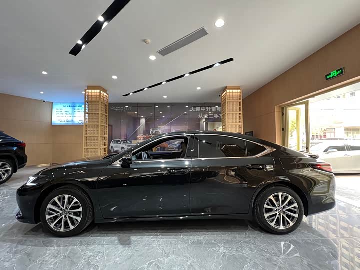 Lexus ES 2025 2025款 300h 臻享版
