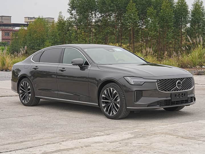 2026 Volvo S90
