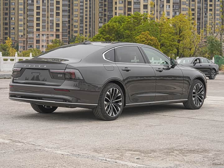 2026 Volvo S90