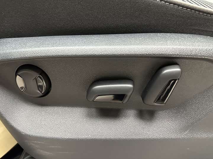 Volkswagen Tayron X 2024 2024款 330TSI 两驱尊贵高能版