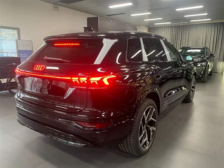 Audi Q6L e-tron 2026 2026款 首发领航版
