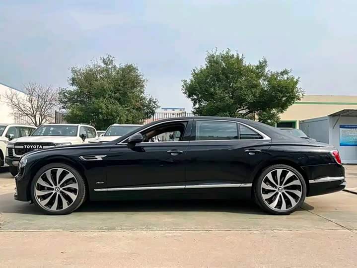 Bentley Flying Spur 2023 2023款 4.0T V8 雅度版