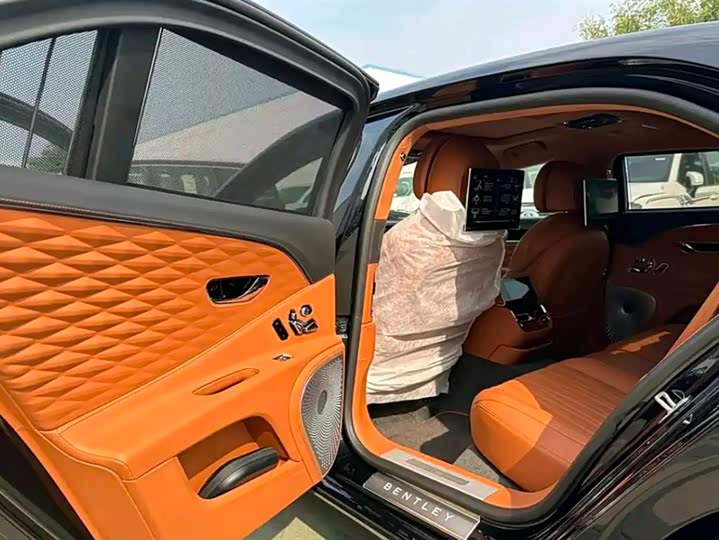 Bentley Flying Spur 2023 2023款 4.0T V8 雅度版