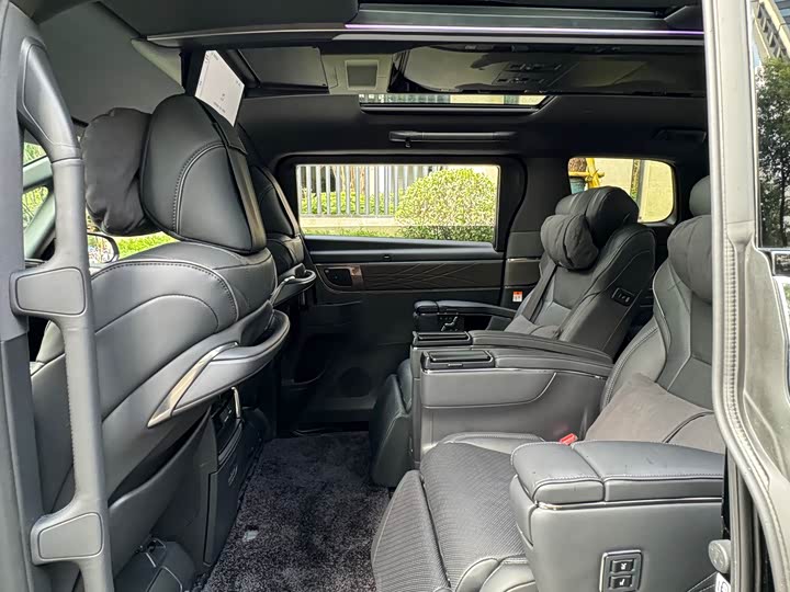 Toyota Vellfire 2024 2024款 皇冠 双擎 2.5L 至尊版