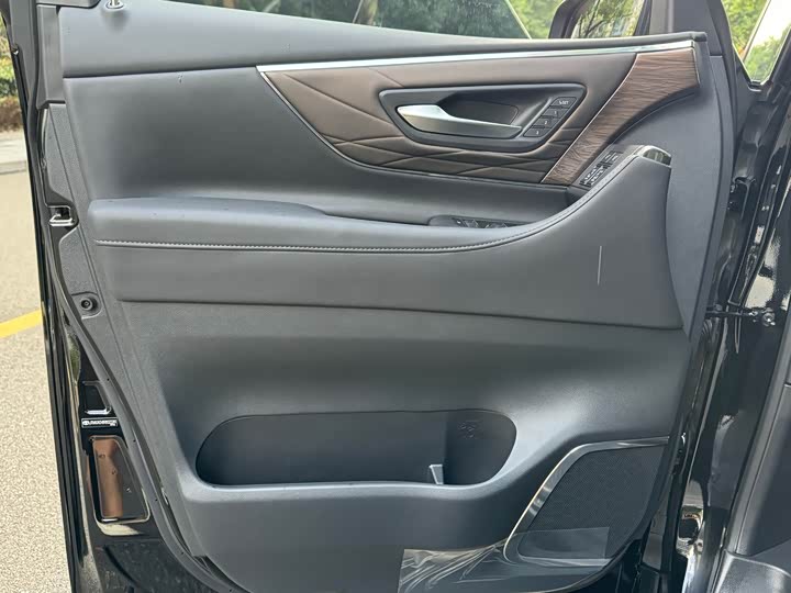 Toyota Vellfire 2024 2024款 皇冠 双擎 2.5L 至尊版