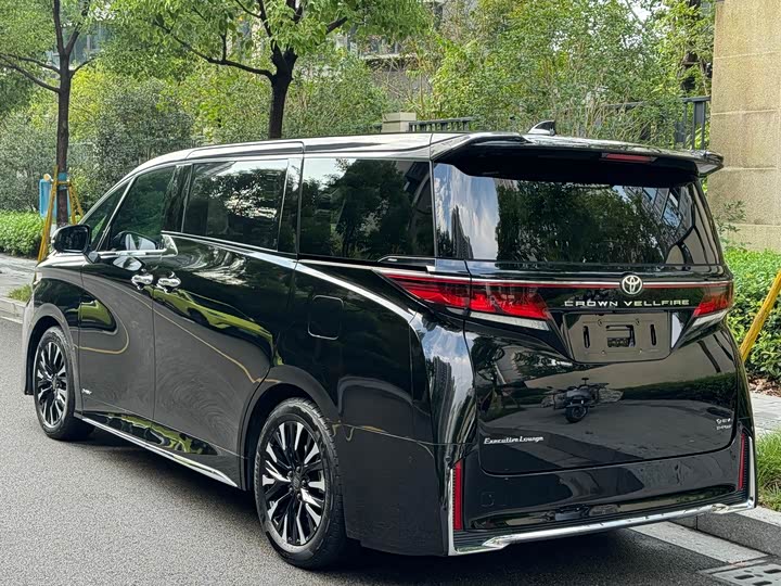 Toyota Vellfire 2024 2024款 皇冠 双擎 2.5L 至尊版