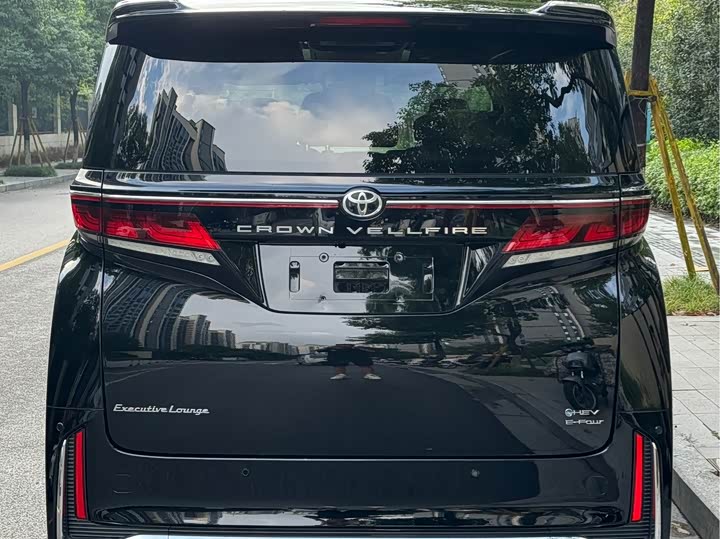 Toyota Vellfire 2024 2024款 皇冠 双擎 2.5L 至尊版