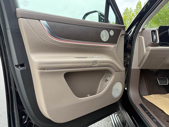 Aito M9 2025 2025款 增程 Ultra版 52kWh 6座版