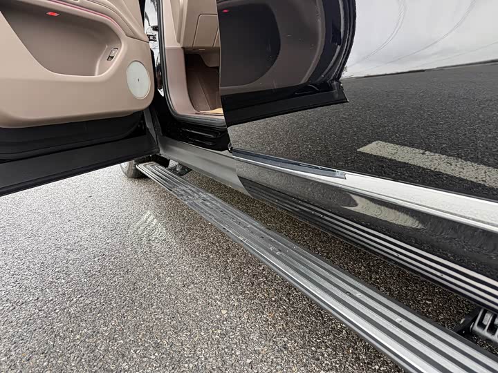 Aito M9 2025 2025款 增程 Ultra版 52kWh 6座版