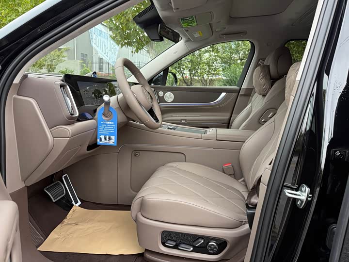 Aito M9 2025 2025款 增程 Ultra版 52kWh 6座版