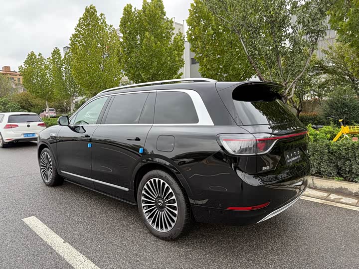 Aito M9 2025 2025款 增程 Ultra版 52kWh 6座版