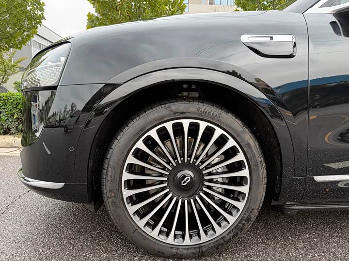 Aito M9 2025 2025款 增程 Ultra版 52kWh 6座版