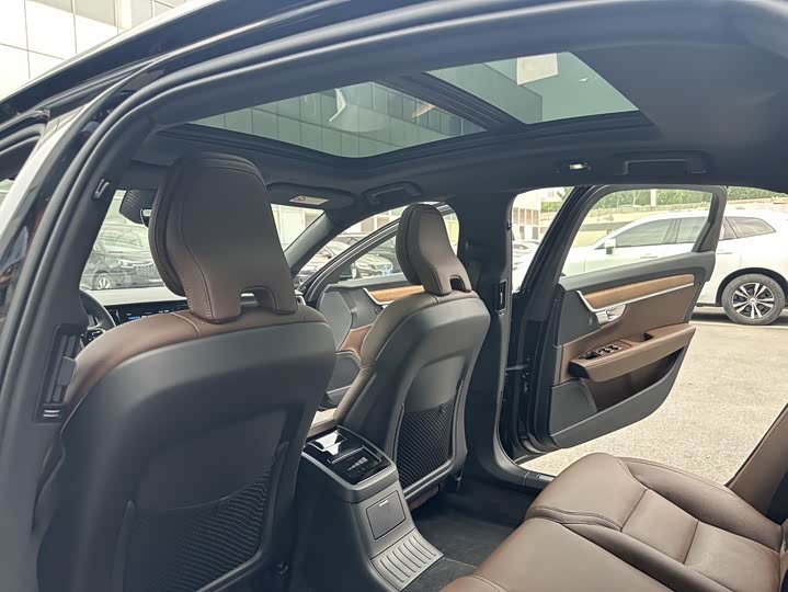 Volvo S90 Hybrid 2024 2024款 插电式混动 四驱长续航智逸豪华版
