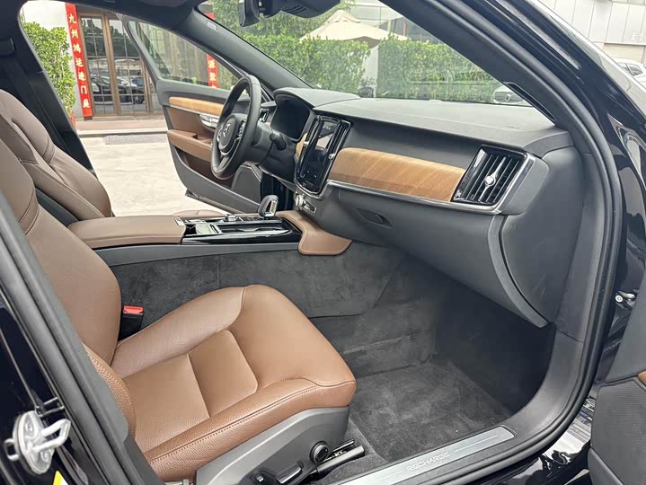 Volvo S90 Hybrid 2024 2024款 插电式混动 四驱长续航智逸豪华版