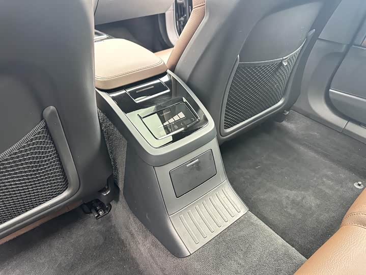 Volvo S90 Hybrid 2024 2024款 插电式混动 四驱长续航智逸豪华版