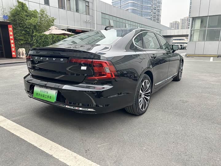 Volvo S90 Hybrid 2024 2024款 插电式混动 四驱长续航智逸豪华版
