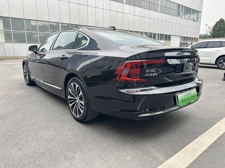 Volvo S90 Hybrid 2024 2024款 插电式混动 四驱长续航智逸豪华版