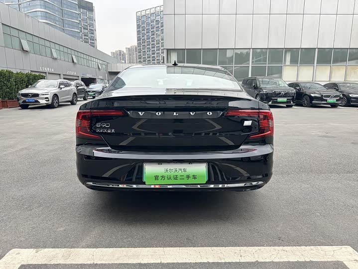 Volvo S90 Hybrid 2024 2024款 插电式混动 四驱长续航智逸豪华版