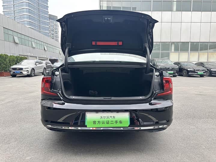 Volvo S90 Hybrid 2024 2024款 插电式混动 四驱长续航智逸豪华版