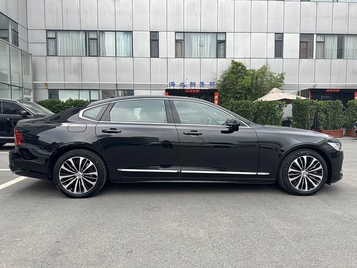 Volvo S90 Hybrid 2024 2024款 插电式混动 四驱长续航智逸豪华版