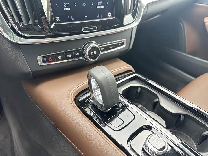 Volvo S90 Hybrid 2024 2024款 插电式混动 四驱长续航智逸豪华版