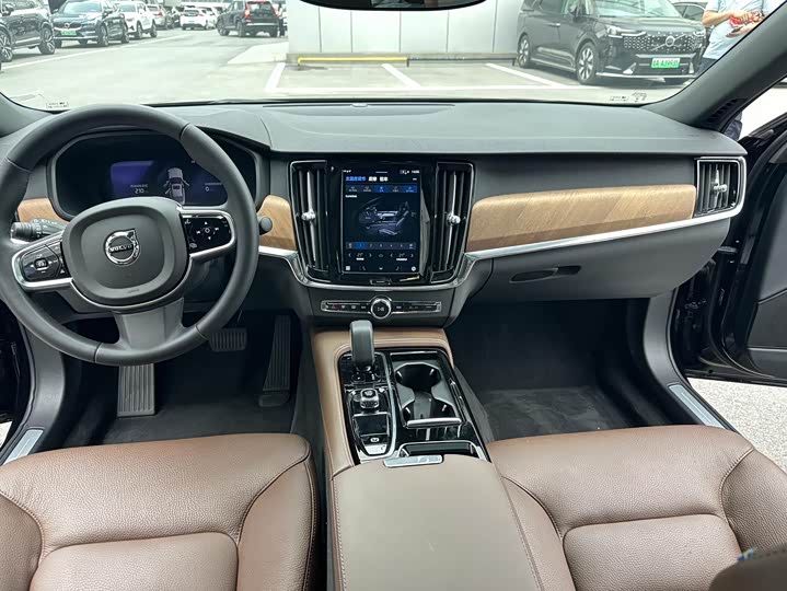 Volvo S90 Hybrid 2024 2024款 插电式混动 四驱长续航智逸豪华版