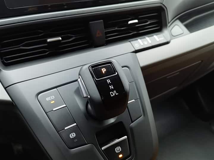 Ford Transit 2023 2023款 2.0T柴油自动多功能商用车短轴中顶5/6座