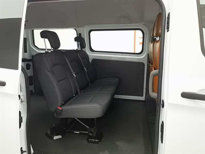 Ford Transit 2023 2023款 2.0T柴油自动多功能商用车短轴中顶5/6座